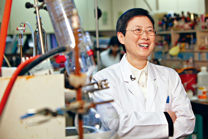 Professor Vivian Yam 