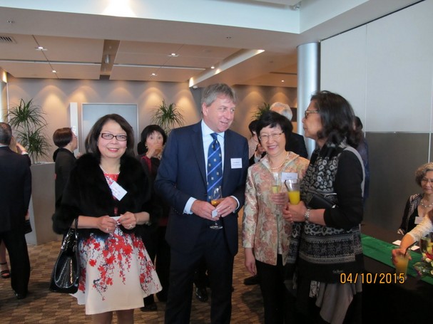 President Mathieson and alumni stationed in New Zealand